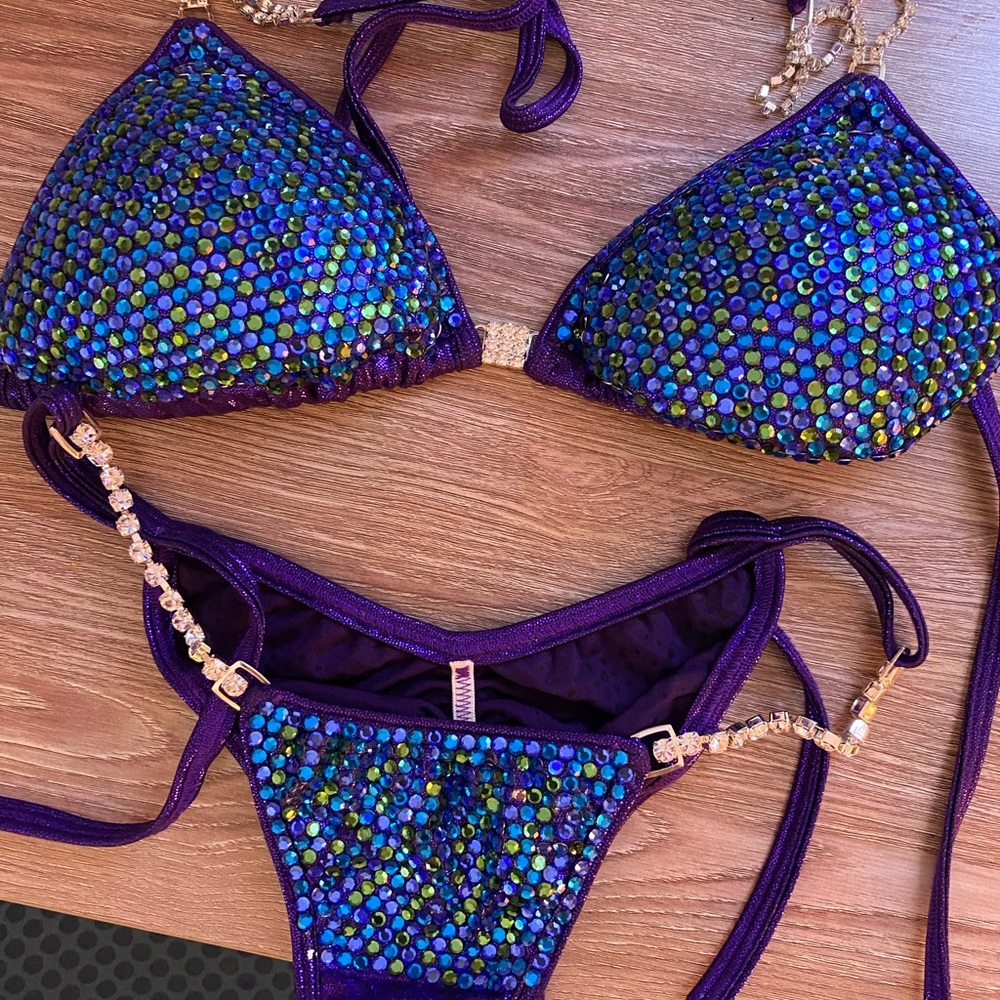 Angle competition bikini